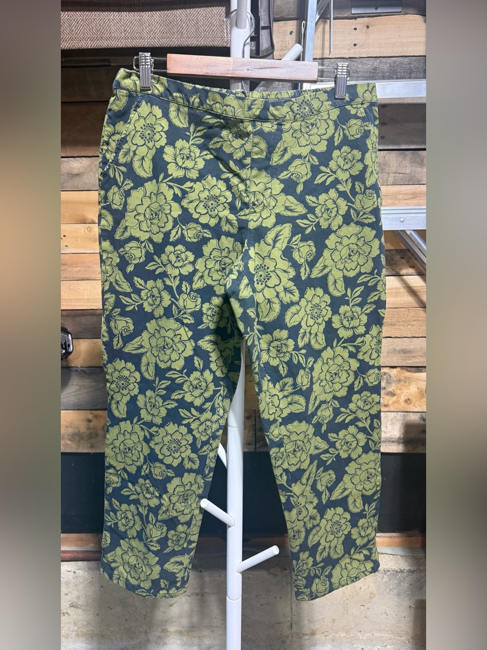 Isaac Mizrahi Olive Green Floral Cropped Pants 16